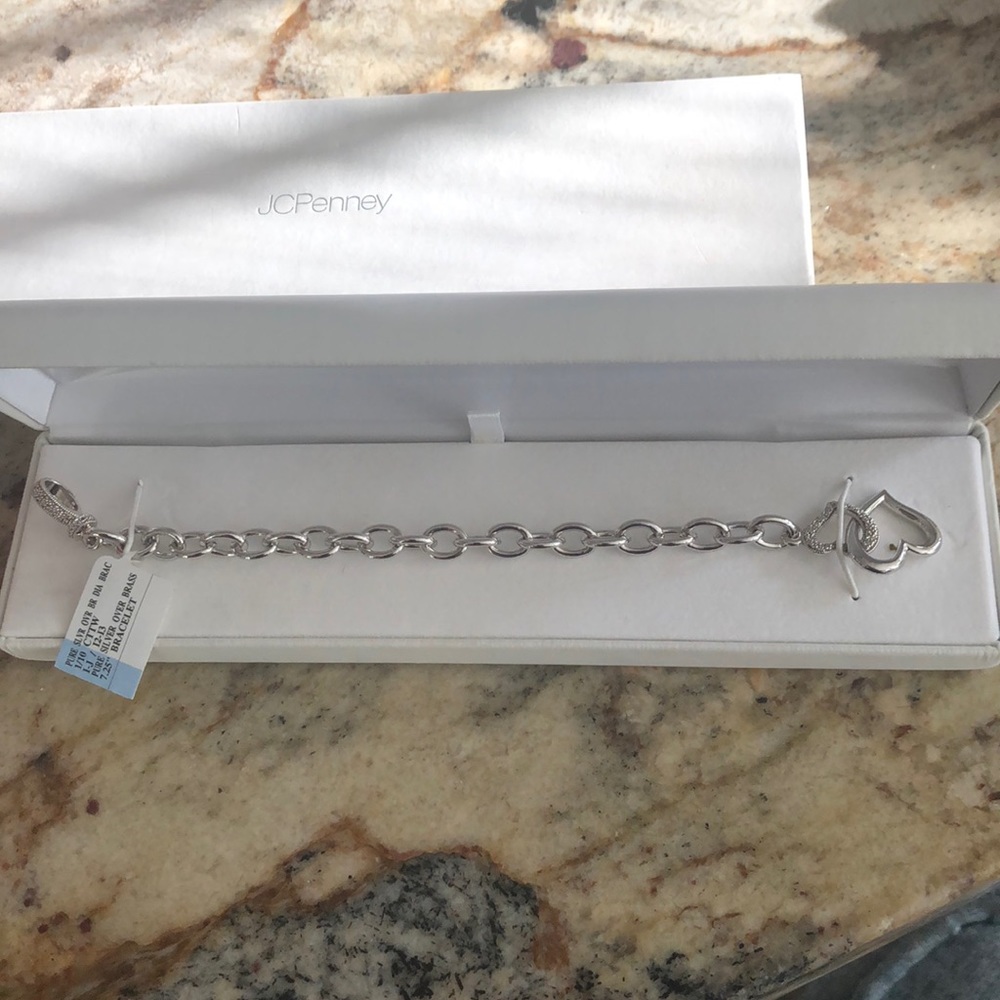 Brand new 7.25 in bracelet. SS diamond chips